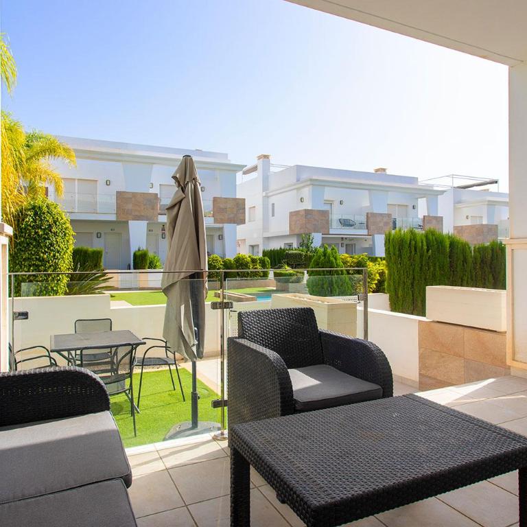 CH Allegra 39 Doña Pepa - Two-Bedroom House - 21
