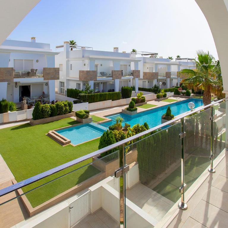 CH Allegra 39 Doña Pepa - Two-Bedroom House - 35