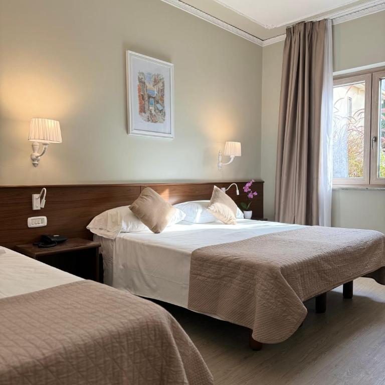 Hotel Central Wellness - Camera Tripla - 1