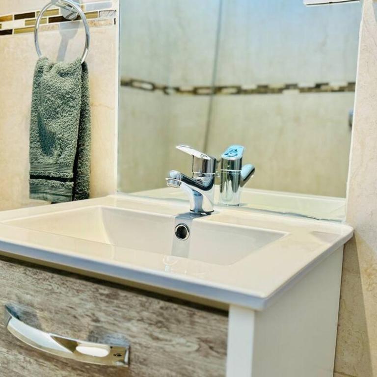 Espacioso Apartamento 2 Ambientes con Patio - One-Bedroom Apartment - 4