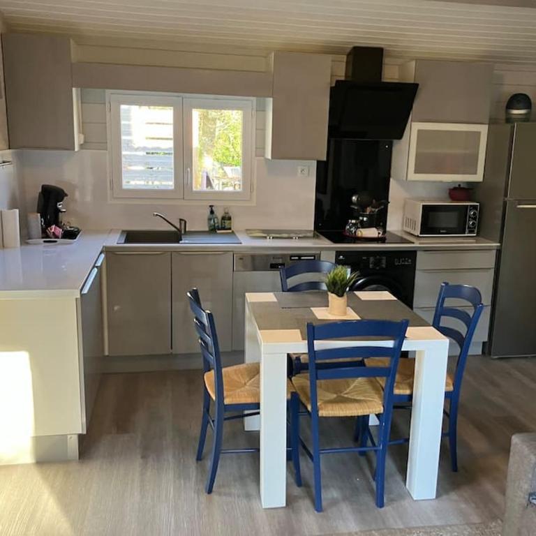 Chalet T3 15 min plage grande terasse et piscine - Chalet - 14