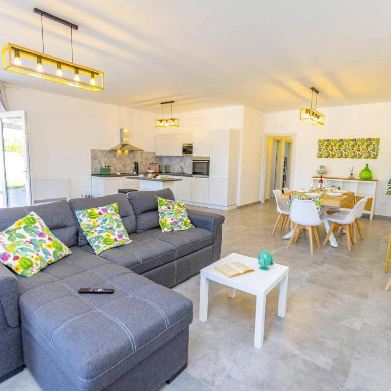 Villa Ficos by Villa Plus - Villa - 4