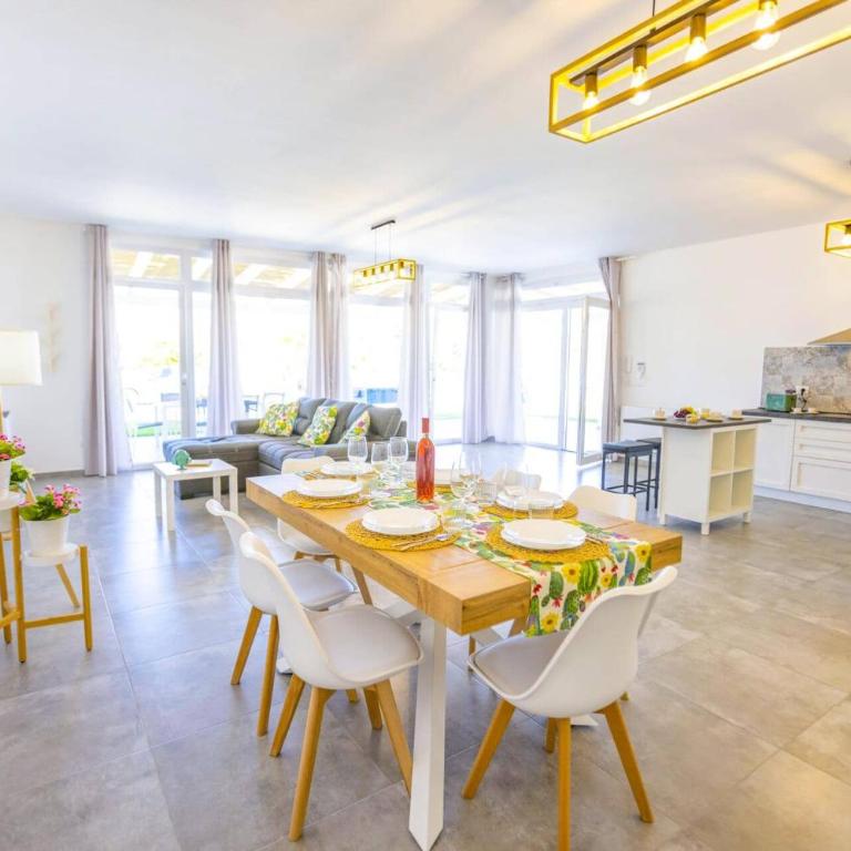 Villa Ficos by Villa Plus - Villa - 5