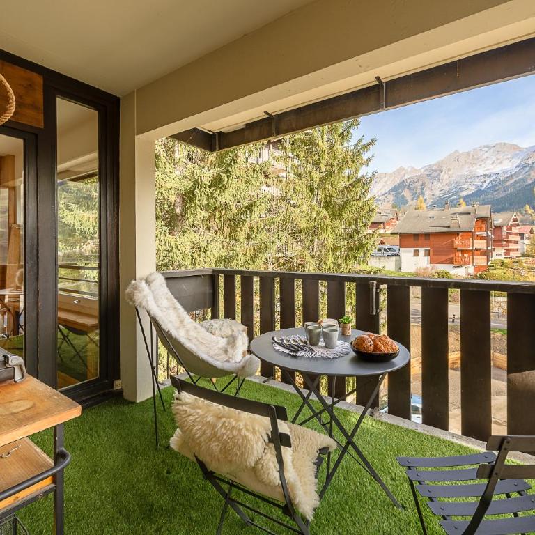 Les Balcons des Aravis - Prestigieux appartement au coeur de La Clusaz - Three-Bedroom Apartment with Balcony - 1