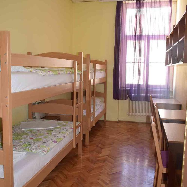 Beograd Budget Rooms Jelica - Četvorokrevetna Soba sa Zajedničkim Kupatilom - 1