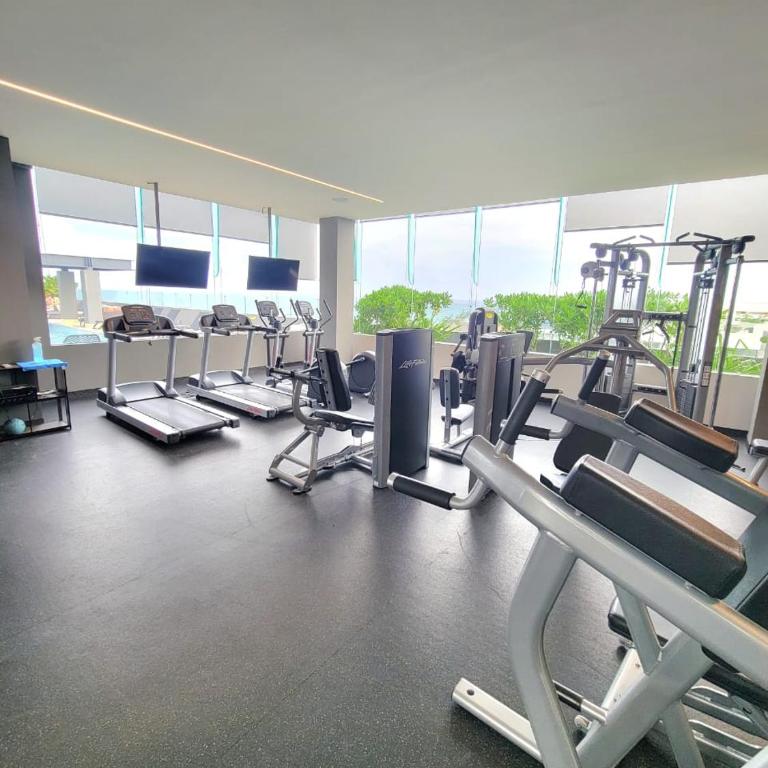 Luxury 1BR condo-Amazing Oceanviews Prime location close to beach - One-Bedroom Apartment with Sea View and Terrace - 7