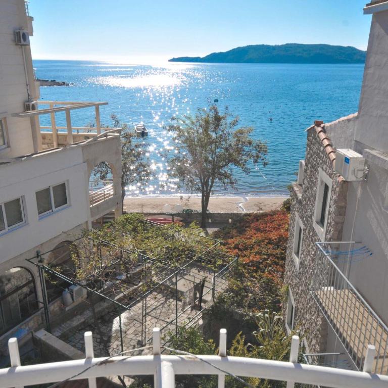 Apartments Milos Kaladjurdjevic - Studio Apartment with Sea View - 9