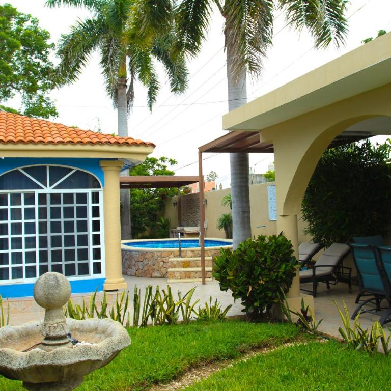 Cozy Mrida Retreat with Pool Garden View - Family Room - 10