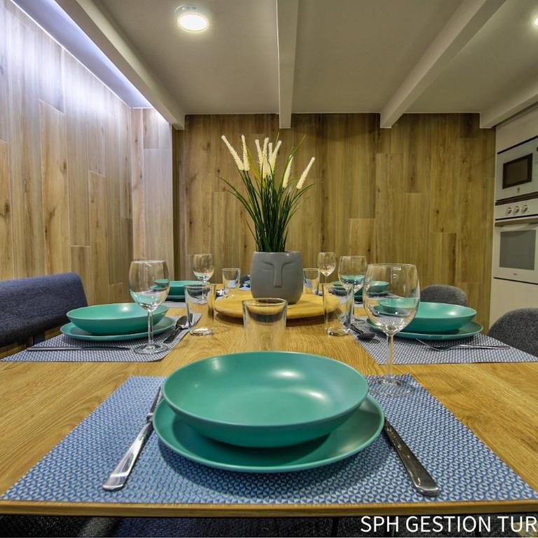 Adri Home centro ciudad con garaje privado - Two-Bedroom Apartment - 55