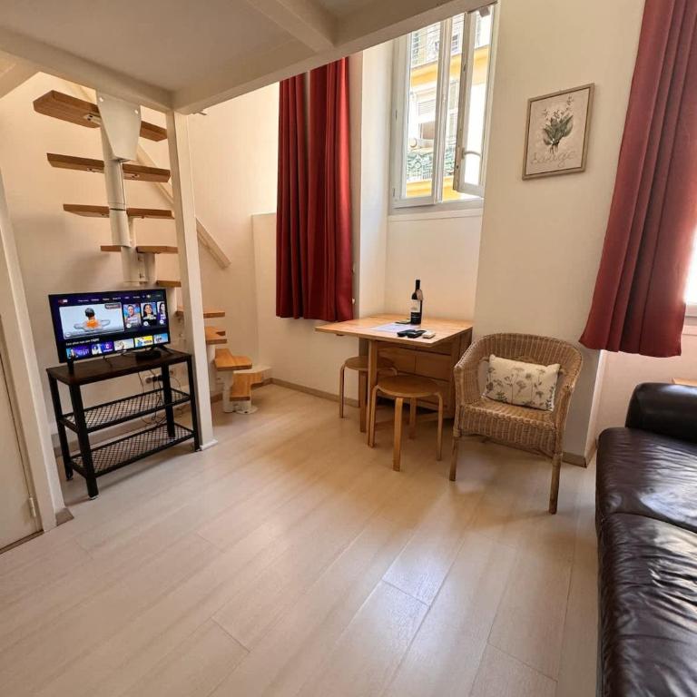 Tranquil Studio with Mezzanine in Carre dOr - Appartement - 23