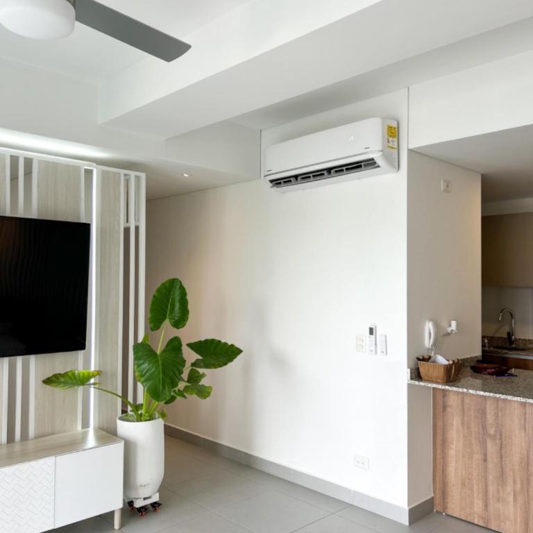 Apartamento con vista al mar en El Rodadero Santa Marta - Three-Bedroom Apartment - 14