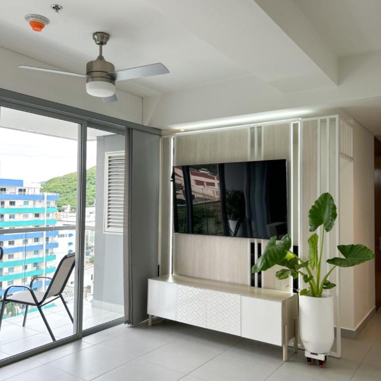Apartamento con vista al mar en El Rodadero Santa Marta - Three-Bedroom Apartment - 6