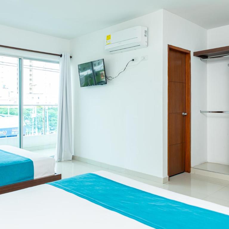 Hotel Aguamarina - Standard Quadruple Room - 2