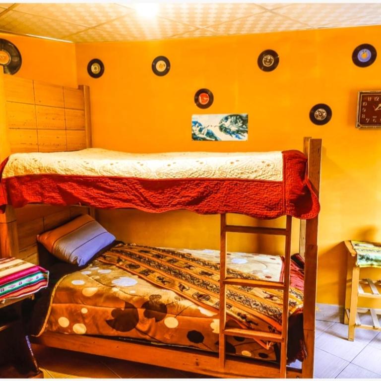 Casa de Huéspedes "La Casa Bonita" - Cama en habitación compartida mixta de 4 camas - 1