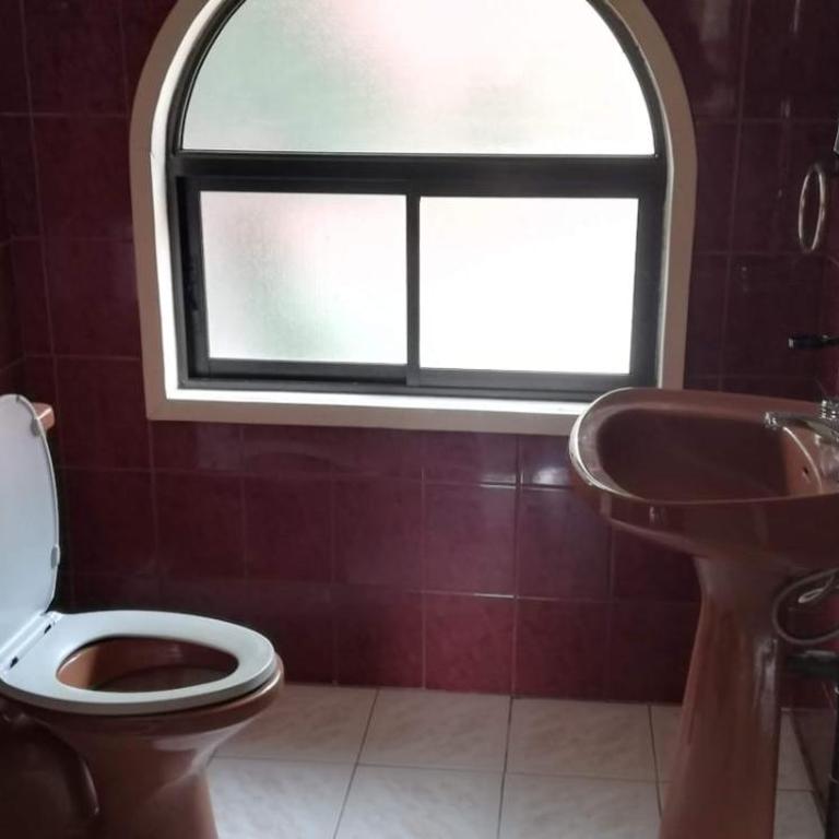 Casa encantadora con servicio de transporte al Aeropuerto - Three-Bedroom House - 14