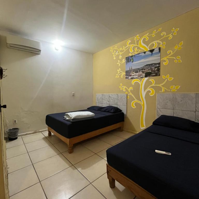 Hotel Perla Mazatlan - Classic Quadruple Room - 2