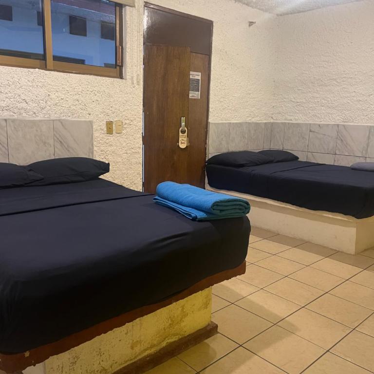 Hotel Perla Mazatlan - Classic Quadruple Room - 1
