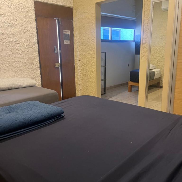Hotel Perla Mazatlan - Family Room with Bathroom - 1