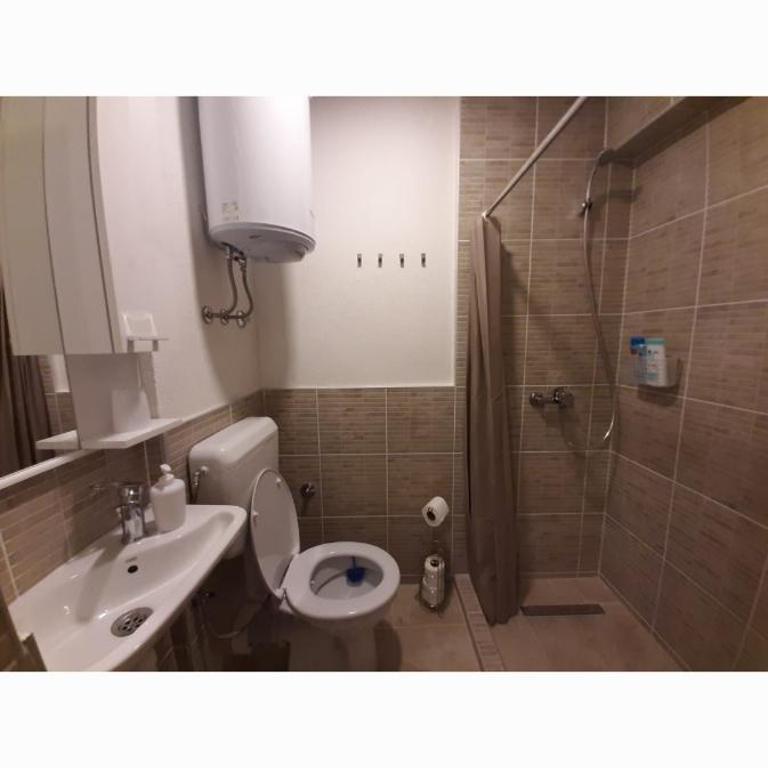 Guesthouse Hill - Četvorokrevetna Soba sa Balkonom - 10