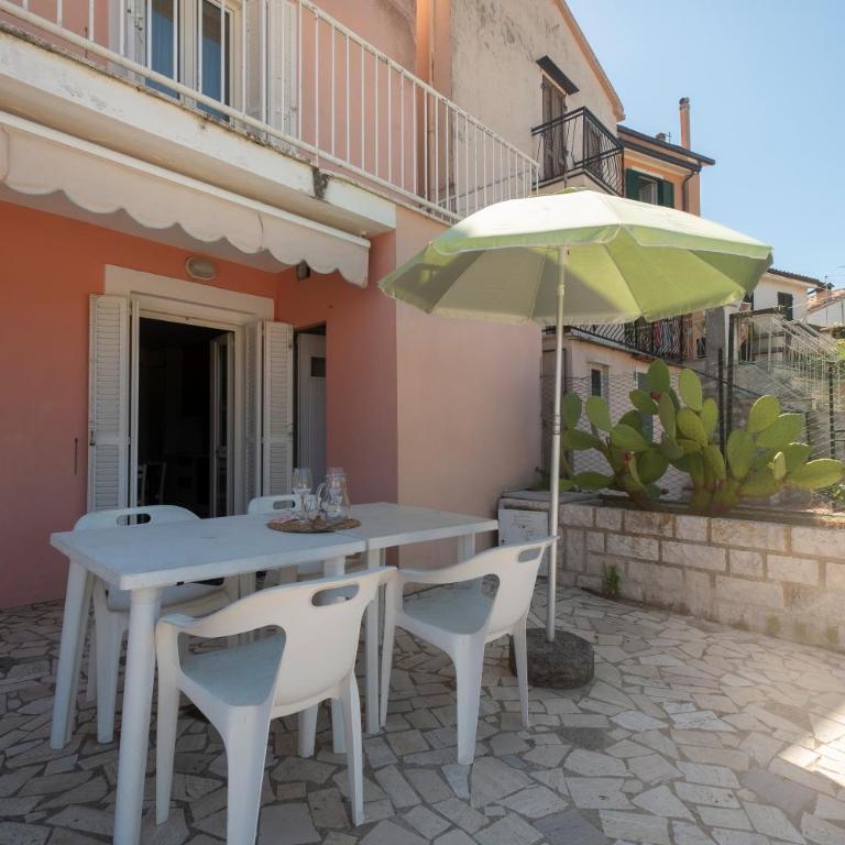 633 - Casa indipendente nel centro storico di Numana, con terrazzo, due bagni e aria condizionata - SPIAGGIA WHITE BEACH CLUB OMAGGIO dal lun al ven FINO AL 02-08 - Casa con 2 Camere da Letto - 5