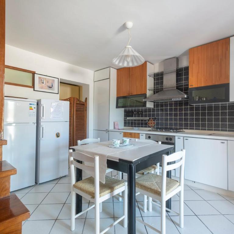 633 - Casa indipendente nel centro storico di Numana, con terrazzo, due bagni e aria condizionata - SPIAGGIA WHITE BEACH CLUB OMAGGIO dal lun al ven FINO AL 02-08 - Casa con 2 Camere da Letto - 6