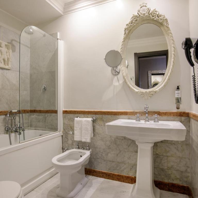 Hotel Royal Court - Deluxe Double or Twin Room - 5