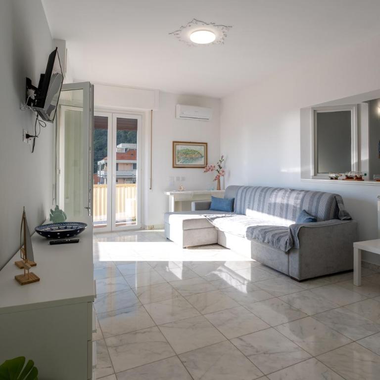 Seaview Apartment - A - Apartment with Sea View - 2