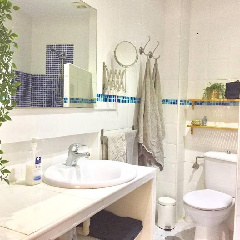 San Matías Urban Retreat with Balcony - One-Bedroom Apartment - 12