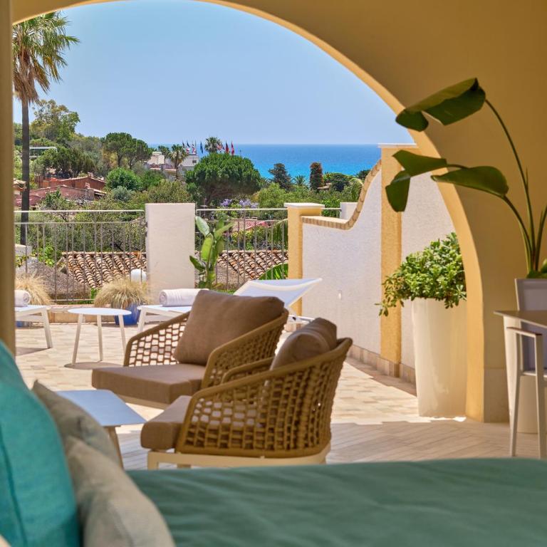 Le Bouganville Rooms Suites and Apartments - Junior Suite con Terrazza e Vista Mare - 3