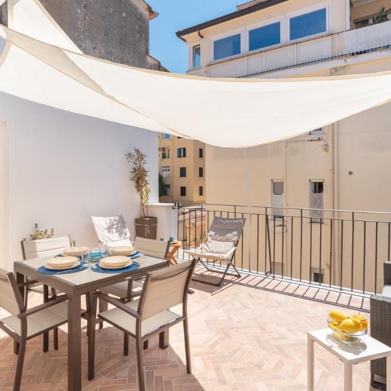 SorrentoVibes - Lux Family Home in Sorrento with Terrace&Solarium - Camera Matrimoniale con Terrazza - 1