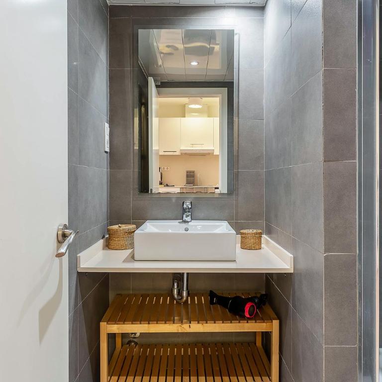 AB Montjuic - Apartamento de 2 dormitorios con terraza - 9