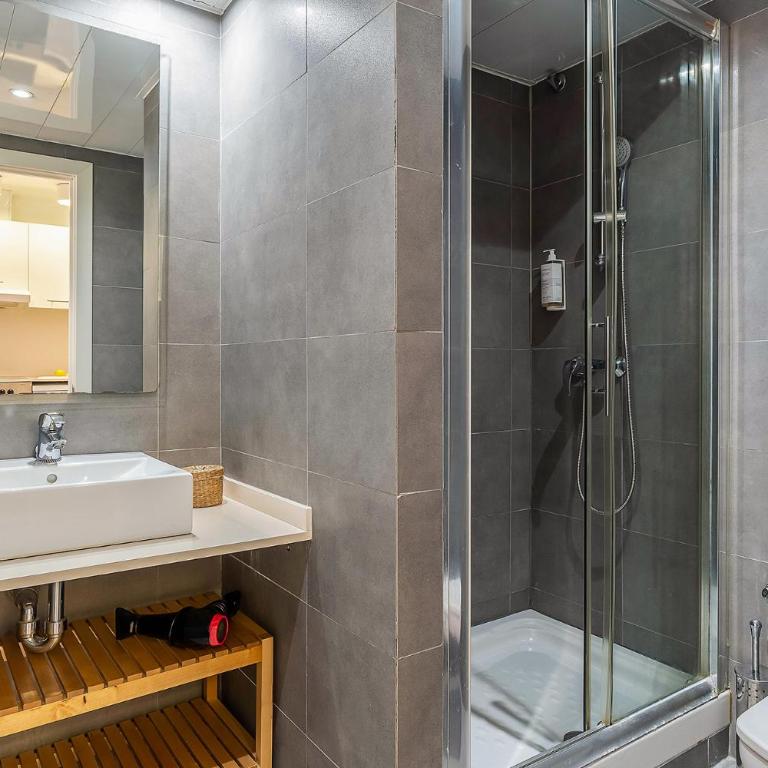 AB Montjuic - Apartamento de 2 dormitorios con terraza - 4