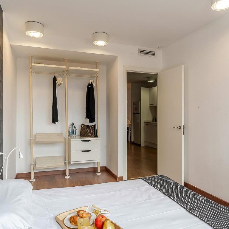 AB Montjuic - Apartamento de 2 dormitorios con terraza - 1