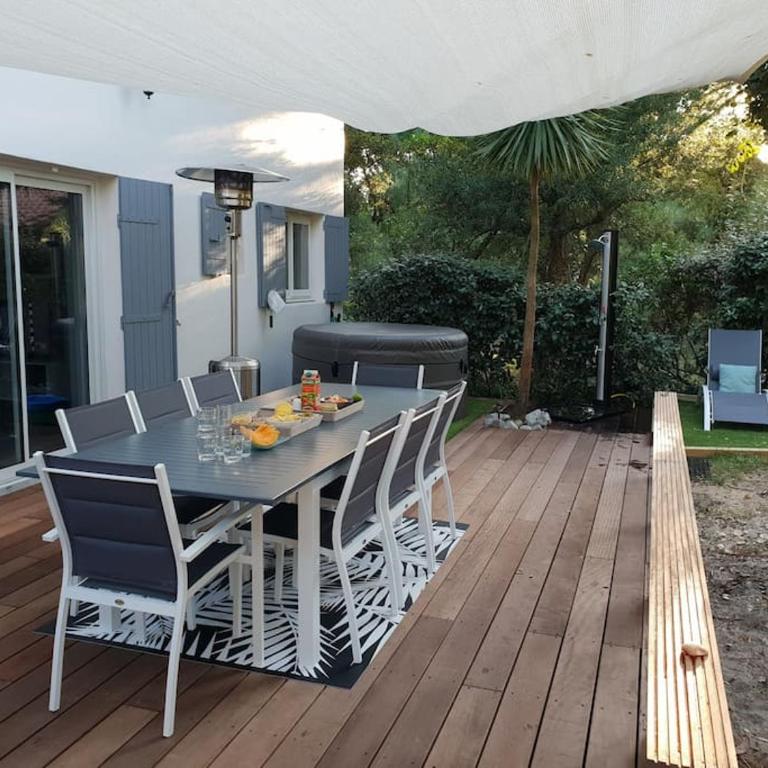 Villa Namibia - Jacuzzie - 500m Plage et Lac - Four-Bedroom House - 3