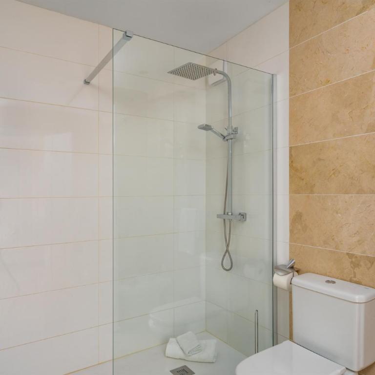 3 bedroom, top floor with fantastic terrace and pools - Apartamento de 3 dormitorios - 16