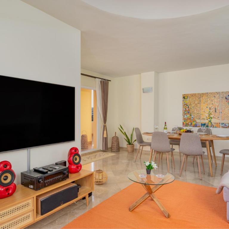3 bedroom, top floor with fantastic terrace and pools - Apartamento de 3 dormitorios - 21