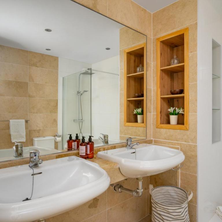 3 bedroom, top floor with fantastic terrace and pools - Apartamento de 3 dormitorios - 17