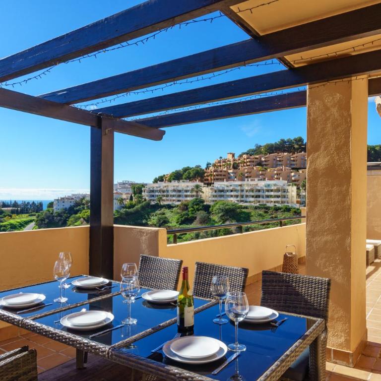 3 bedroom, top floor with fantastic terrace and pools - Apartamento de 3 dormitorios - 1