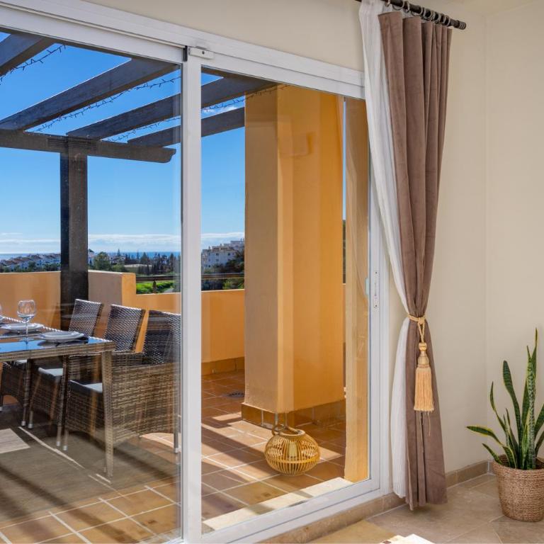 3 bedroom, top floor with fantastic terrace and pools - Apartamento de 3 dormitorios - 9