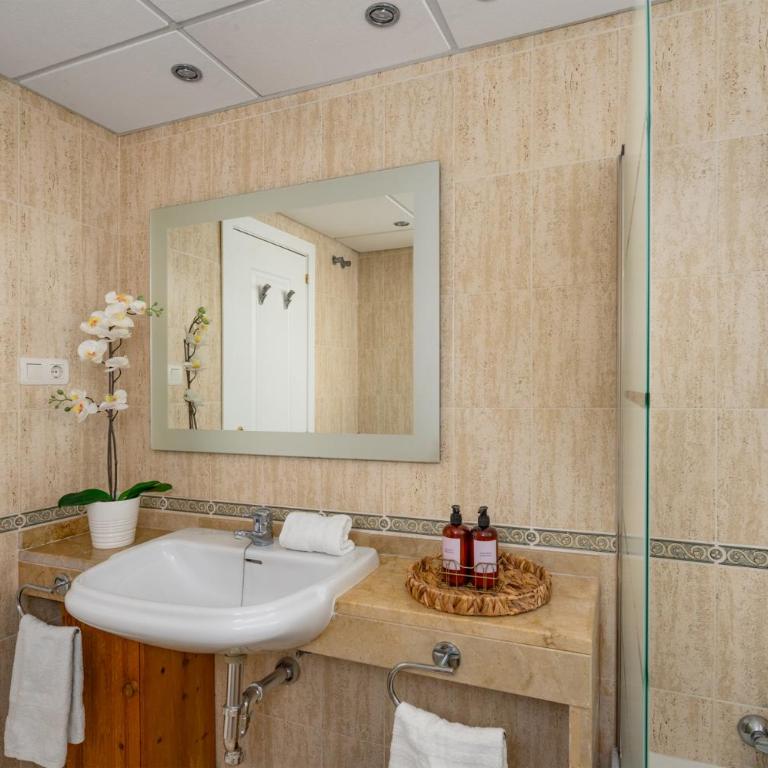3 bedroom, top floor with fantastic terrace and pools - Apartamento de 3 dormitorios - 19