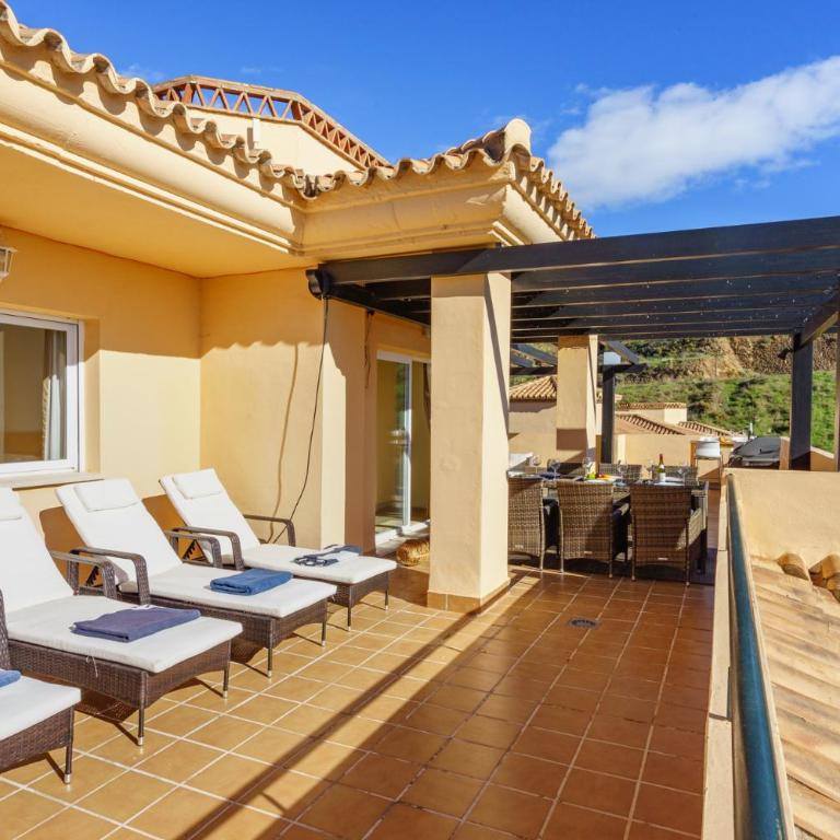 3 bedroom, top floor with fantastic terrace and pools - Apartamento de 3 dormitorios - 2