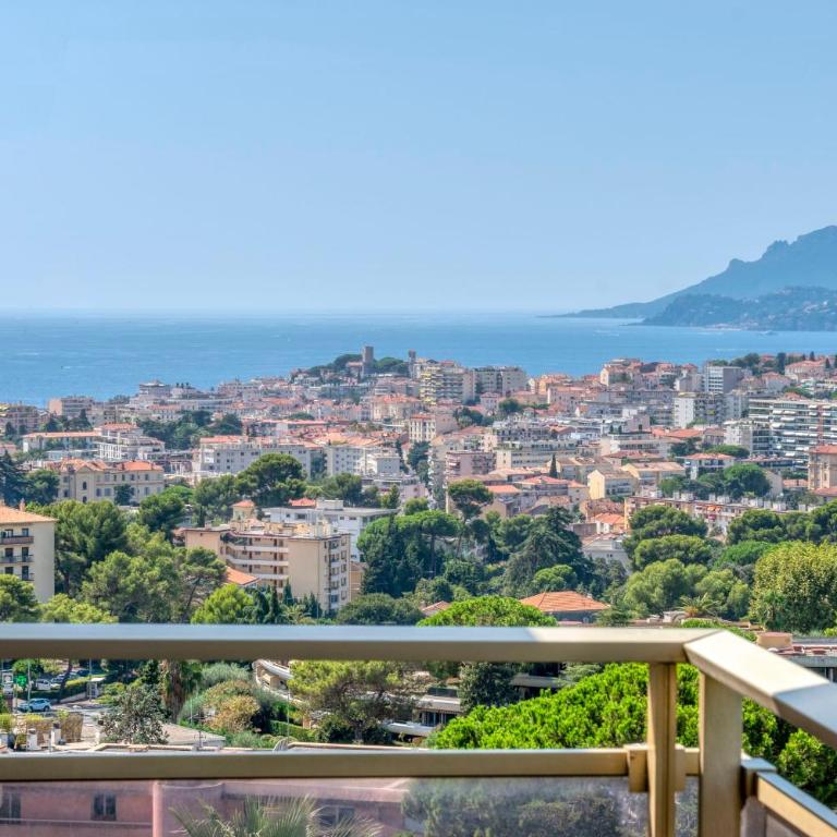 REF 1965 - Le Cannet - Sea view apartment for rent - Appartement - 3