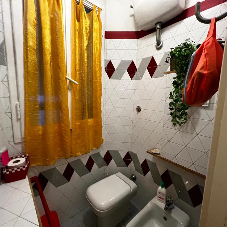 BB Tre Gigli Firenze stazione, via Palazzuolo 55 - Camera Matrimoniale con Bagno Privato Esterno - 12