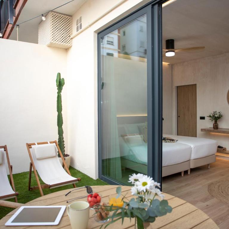 Nomad Haux Mestalla - Double Room with Terrace - 11