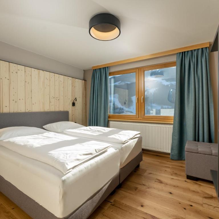 Ferienalm Panorama Hotel - Superior Familienzimmer mit Balkon und Bergblick - 1