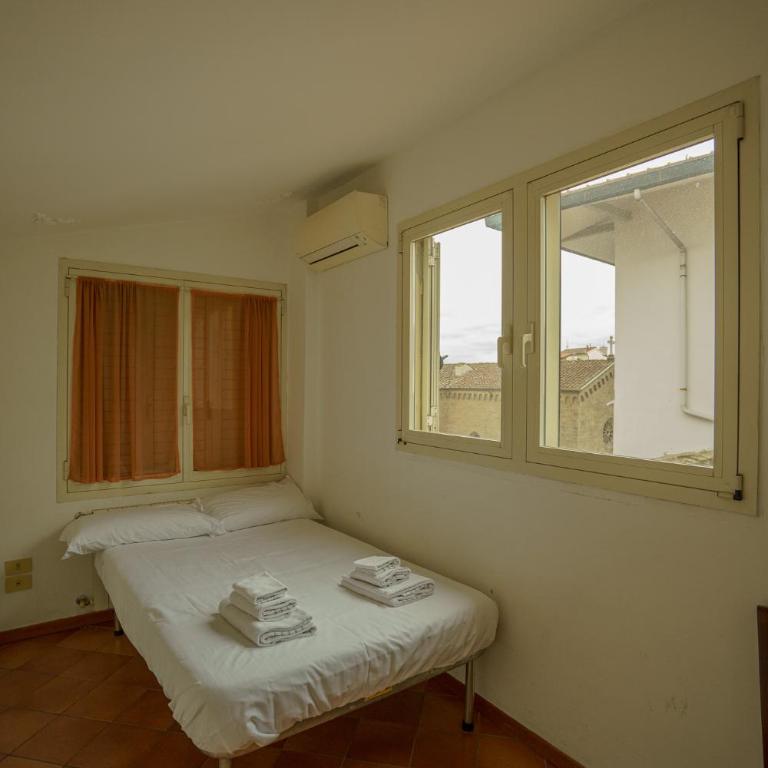 Tranquil Suite Near Museums and Train Station - Apartment - 6