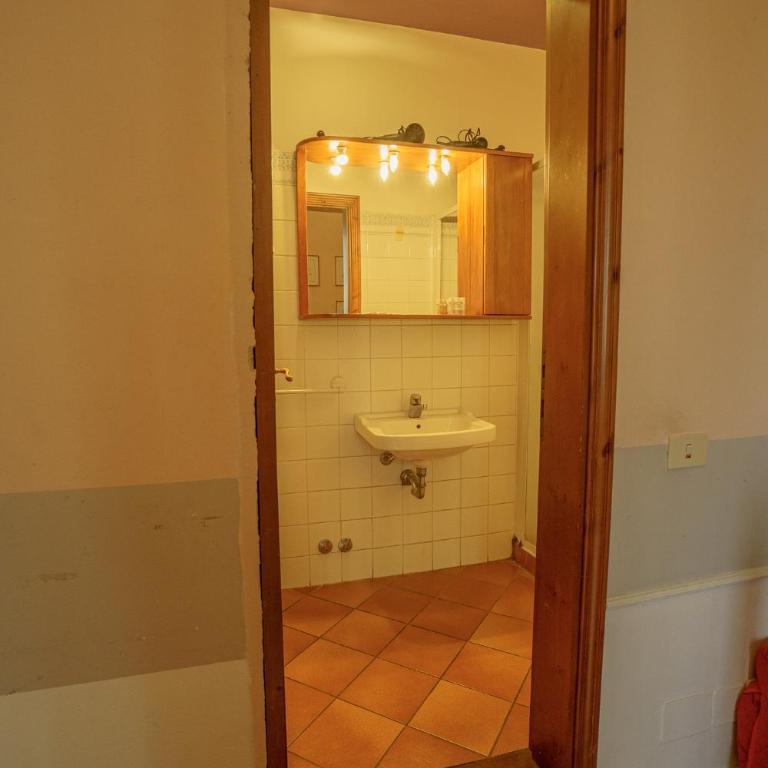 Tranquil Suite Near Museums and Train Station - Apartment - 7