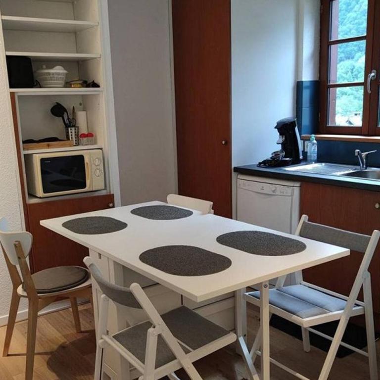 Studio à Cauterets avec piscine et animaux admis - FR-1-812-94 - Appartement - 10