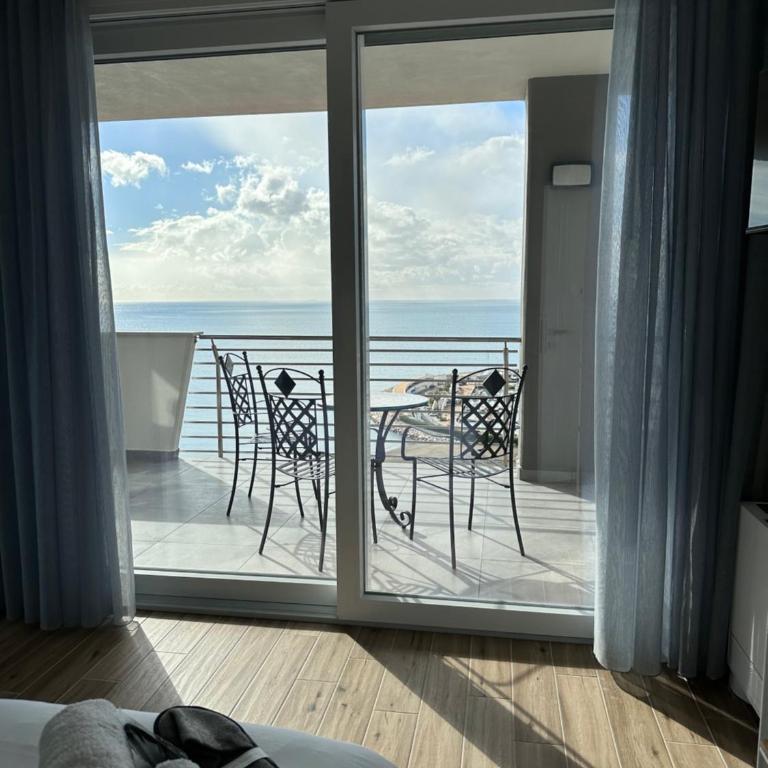 B&B Lilibeth Luxury Suites - Marina D'Arechi - Camera Matrimoniale Deluxe con Balcone e Vista Mare - 13