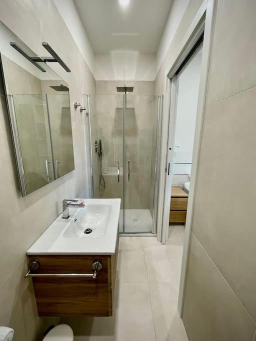 Turris Apartments, SKYLINE historic center Bologna - Double Room with Private Bathroom - 2
